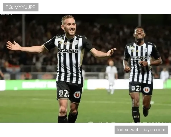 昂热2比1胜布雷斯特 主场全取三分 昂热2比1胜布雷斯特 主场全取三分